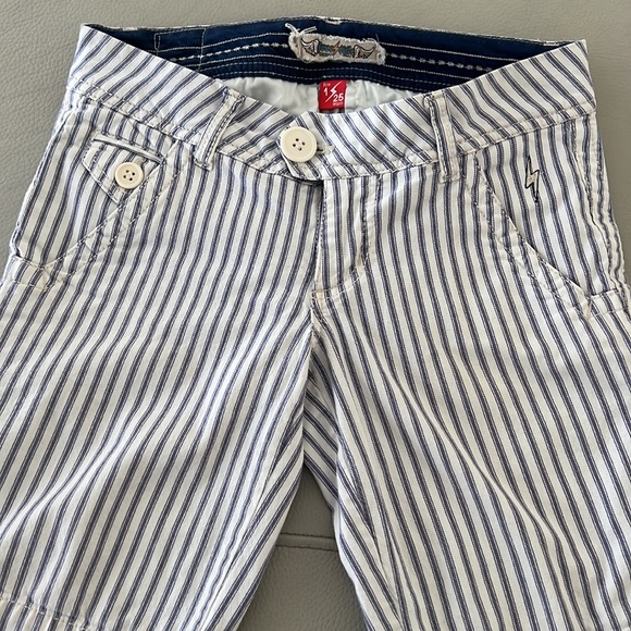 Free Style Revolution Shorts - Picture 7 of 8